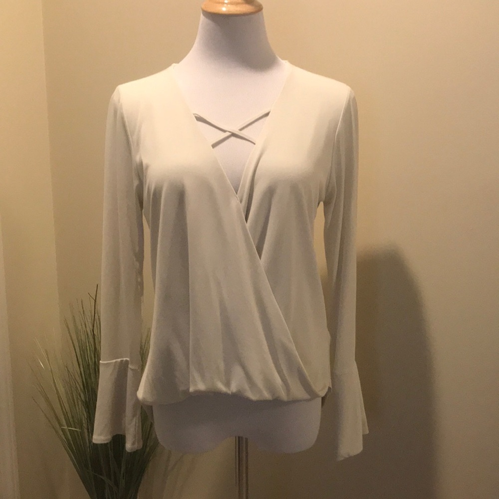 Veronica M. Creme high low bell sleeve blouse sz M